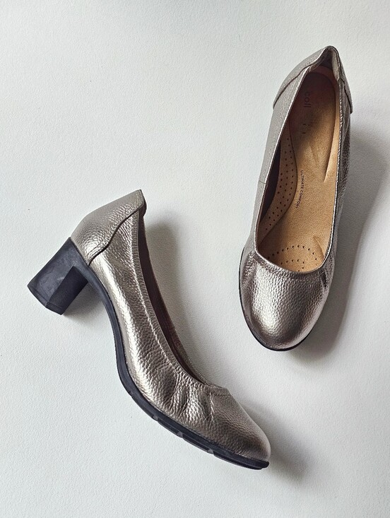 Clarks Shoes - Clarks Collection Neiley Pearl Pewter Metallic Leather Block Heel Pumps 9.5 Wide
